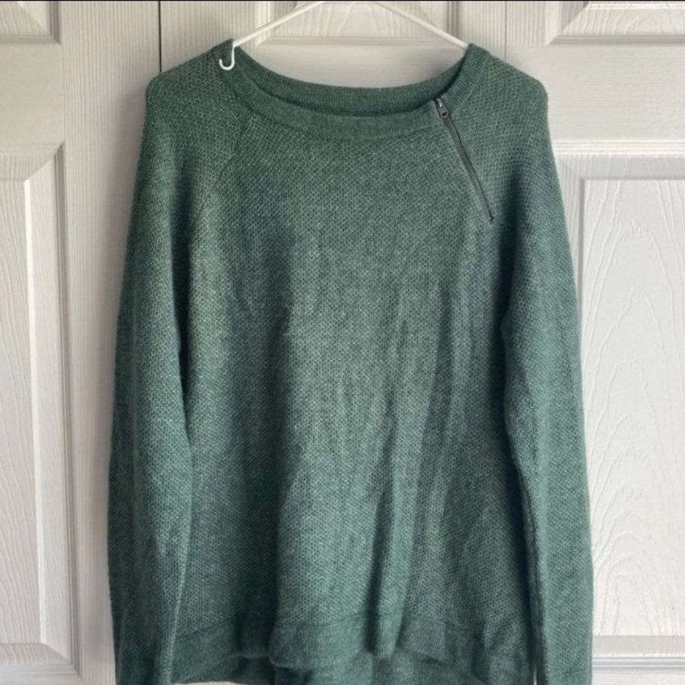 SALE‼️(need gone) GREEN SCOOP NECK SWEATER